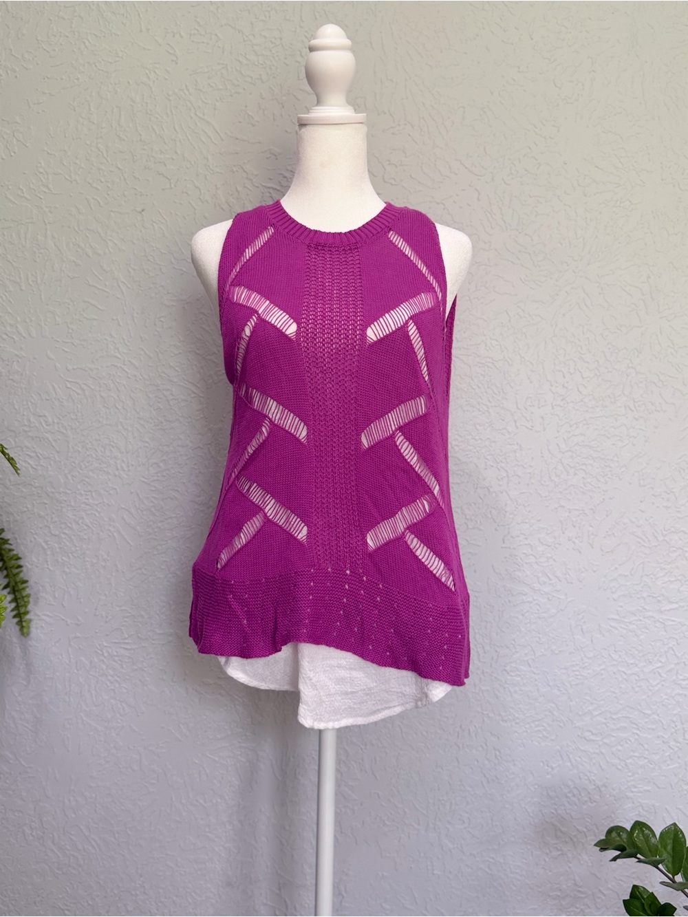 Katherine Barclay Sleeveless Fuchsia Knit Top - Women's